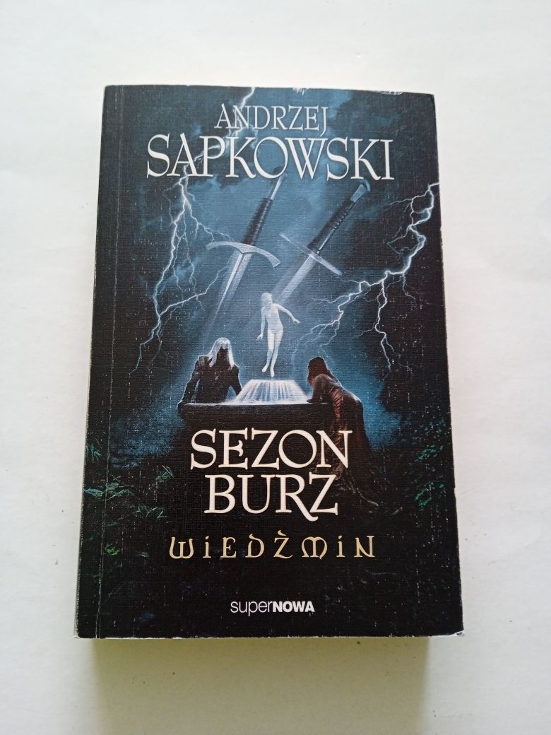 Andrzej Sapkowski Sezon Burz STAN BARDZO DOBRY !!!