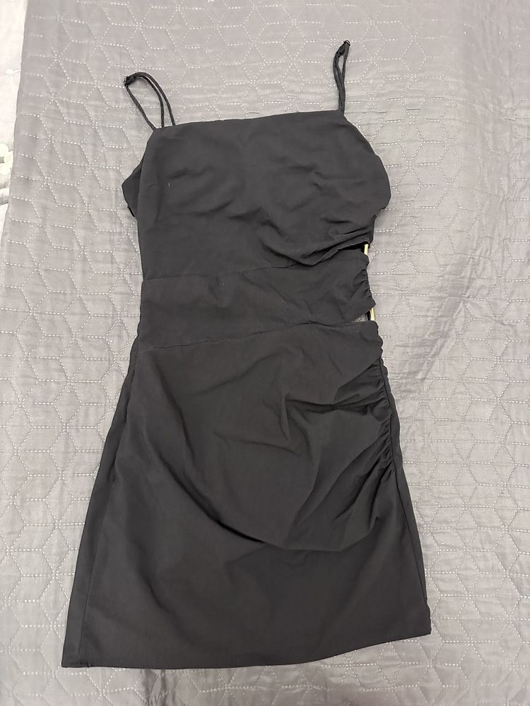 Черное платье ZARA в обтяжку