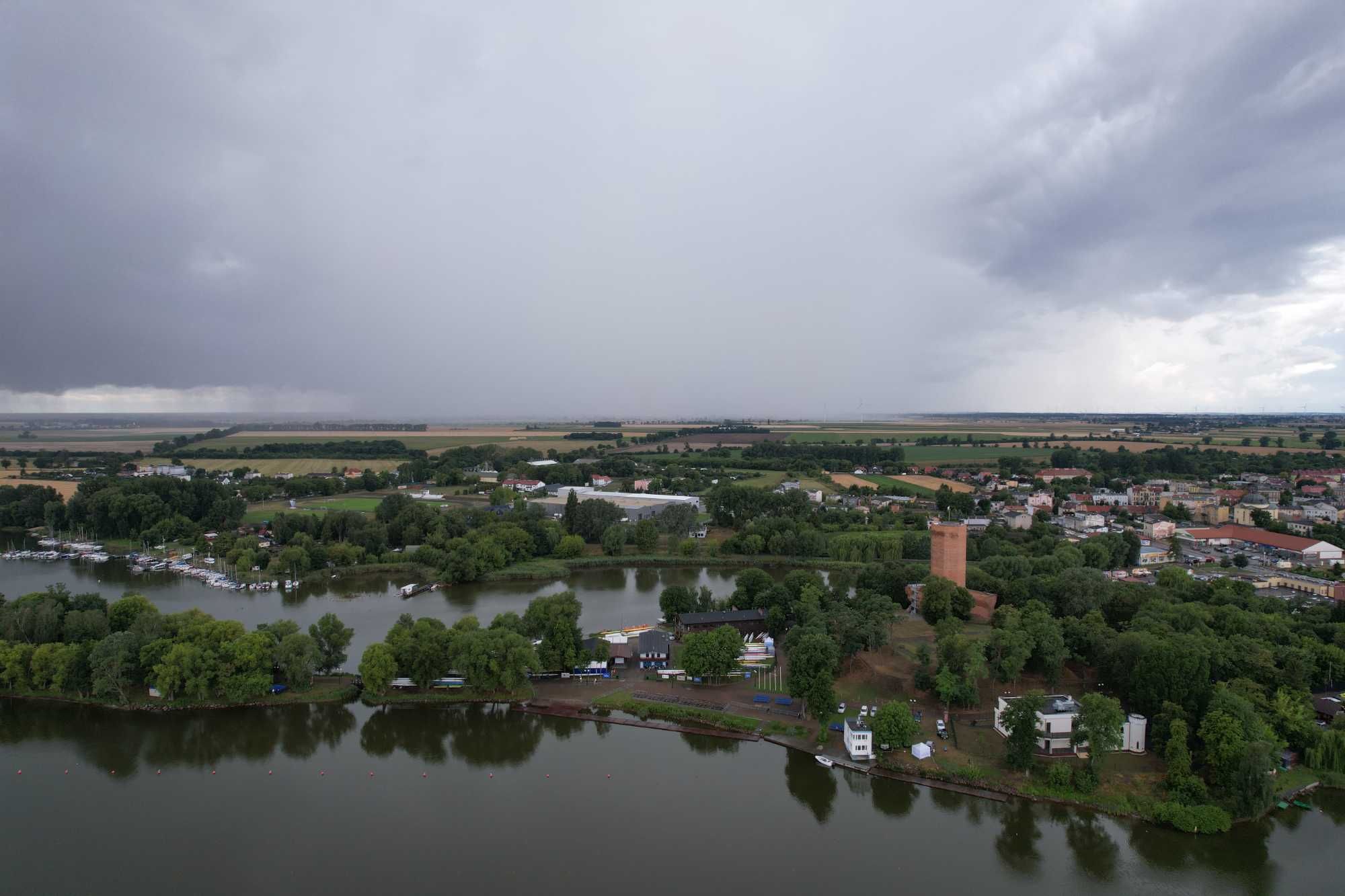 Dron - obraz, zdjęcie, video.