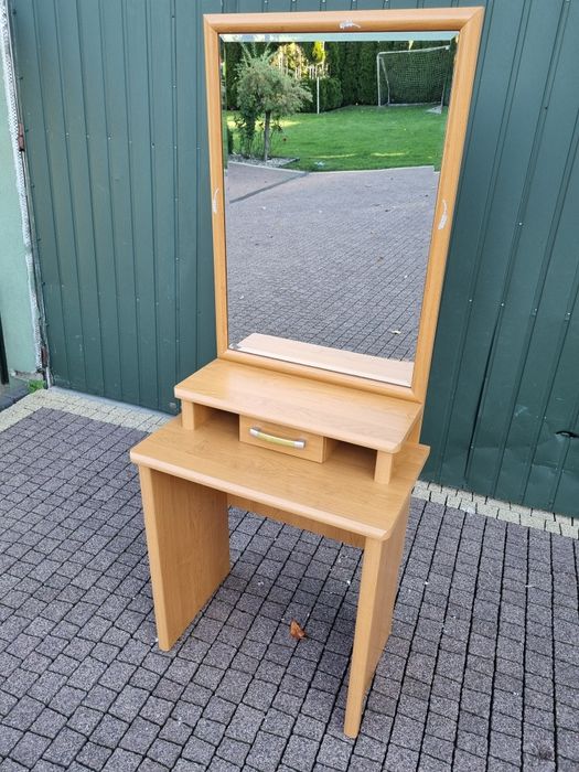 Toaletka z lustrem