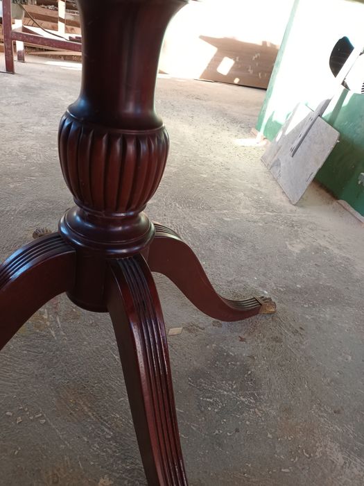 Stól Okrągły Antyk na lwich lapach