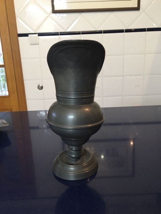 Jarro e taça de estanho 85% puro contrastado tambem vendo separado