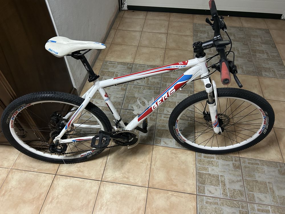 Vemdo bicicleta todo terreno