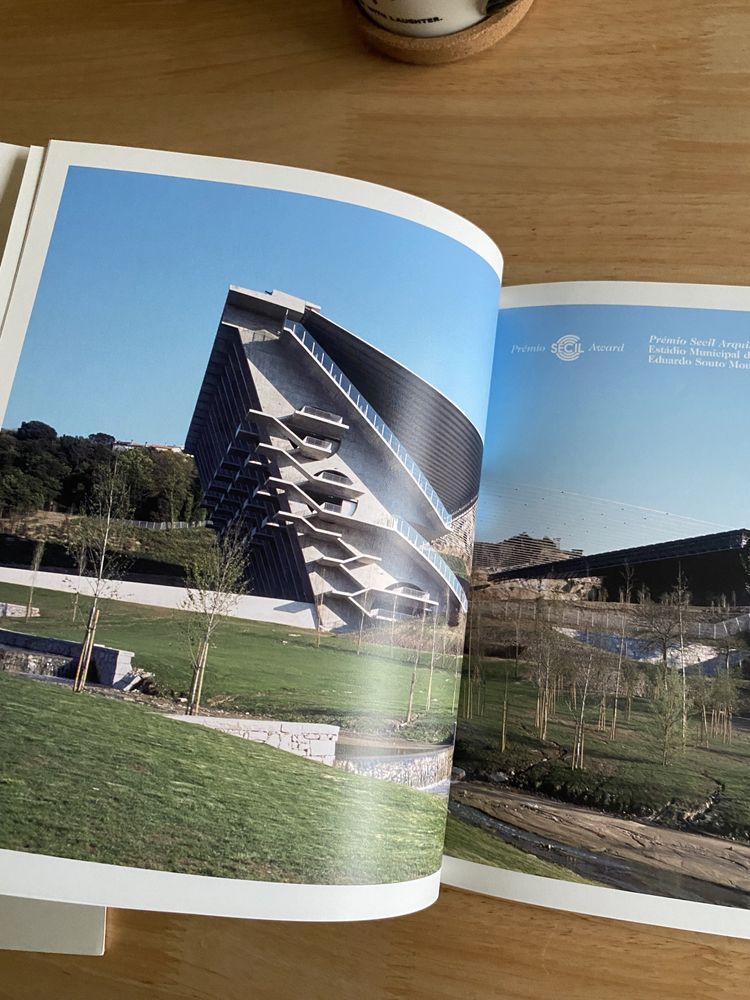 Livro /Álbum Prémio Secil Arquitectura 2004 Arquitetura da Secil Prêmio 2004  Estádio Municipal de Braga