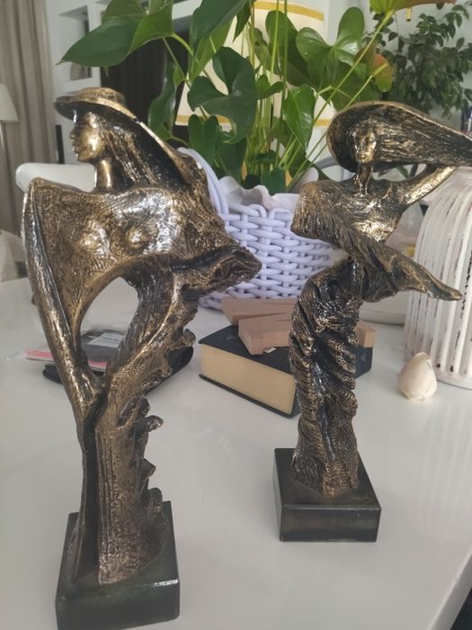 Estátuas cor bronze