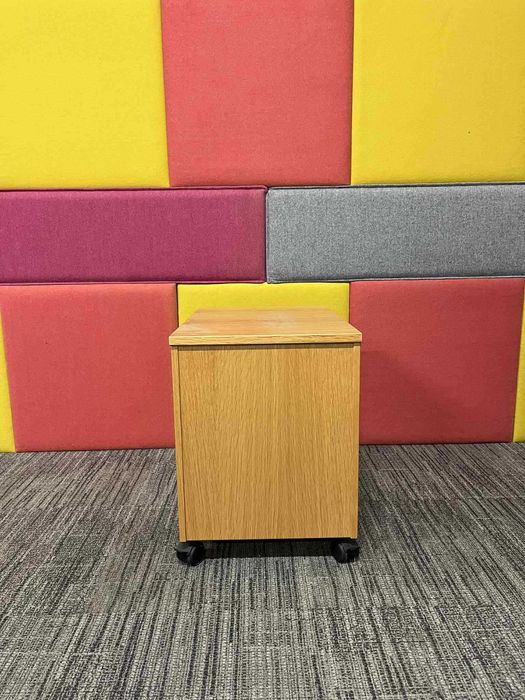 Kontenerek podbiurkowy Kinnarps szafka pomocniki biurowe 53x60x40