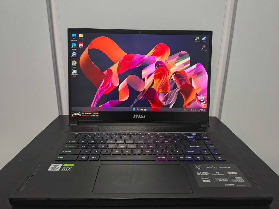 Игровой ноутбук MSI i7 32GB SSD 512GB RTX 2070 Super MaxQ 300Ghz RGB