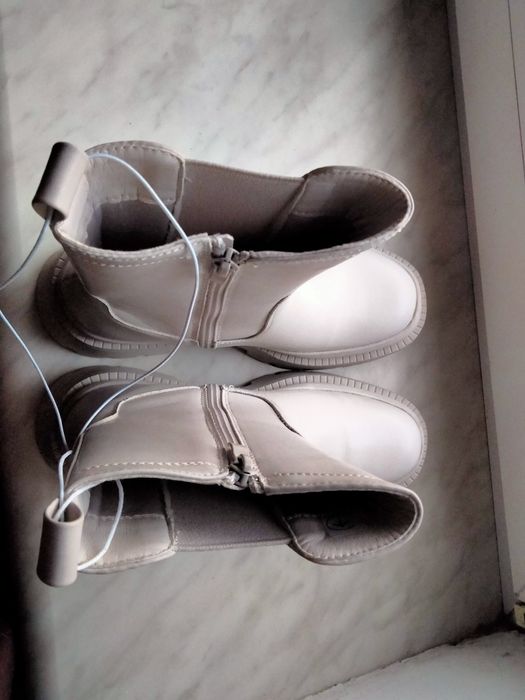 Ботинки челси нові!