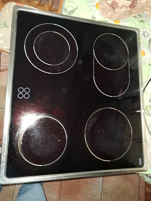 Piekarnik do zabudowy Amica z płytą ceramiczną