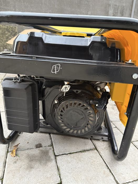 Продам генератор майже новий