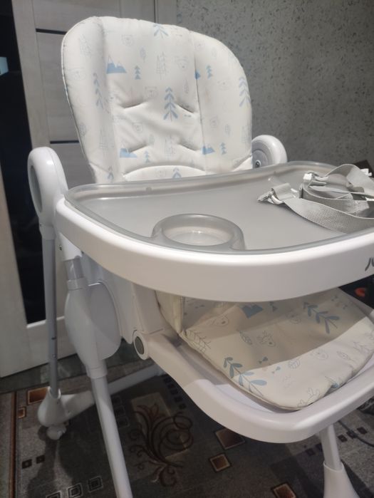 Продам столик для годуванн
