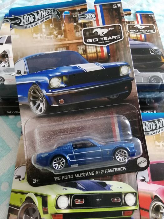 Hot wheels Ford mustang 60 years Novos
