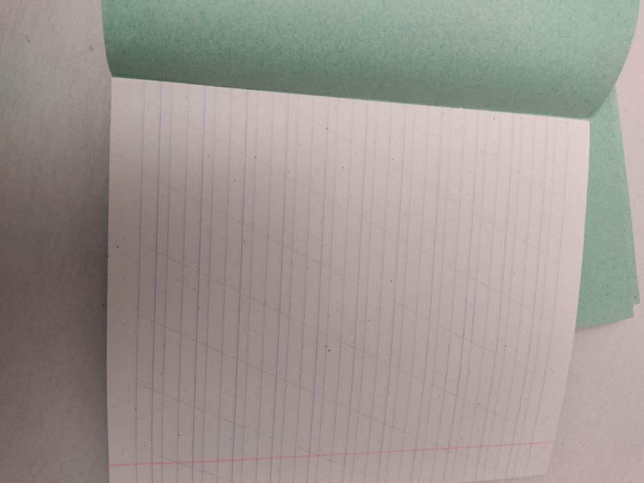 Продам тетради в косую линию