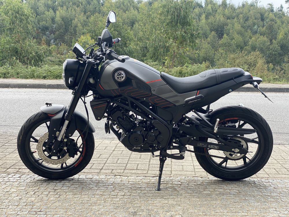 Benelli Leoncino 125
