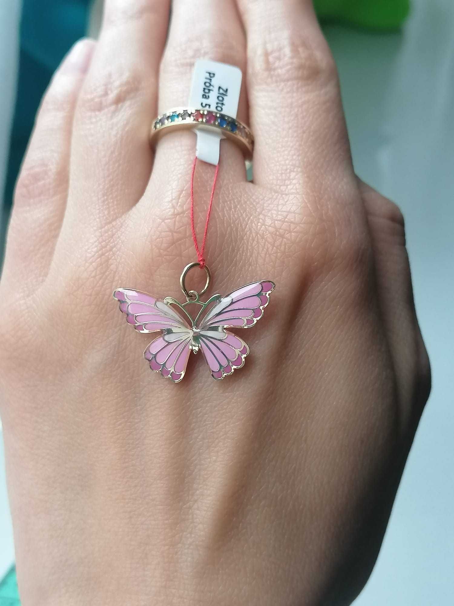 Złota zawieszka na łańcuszek, cudowny dwustronny emaliowany motyl