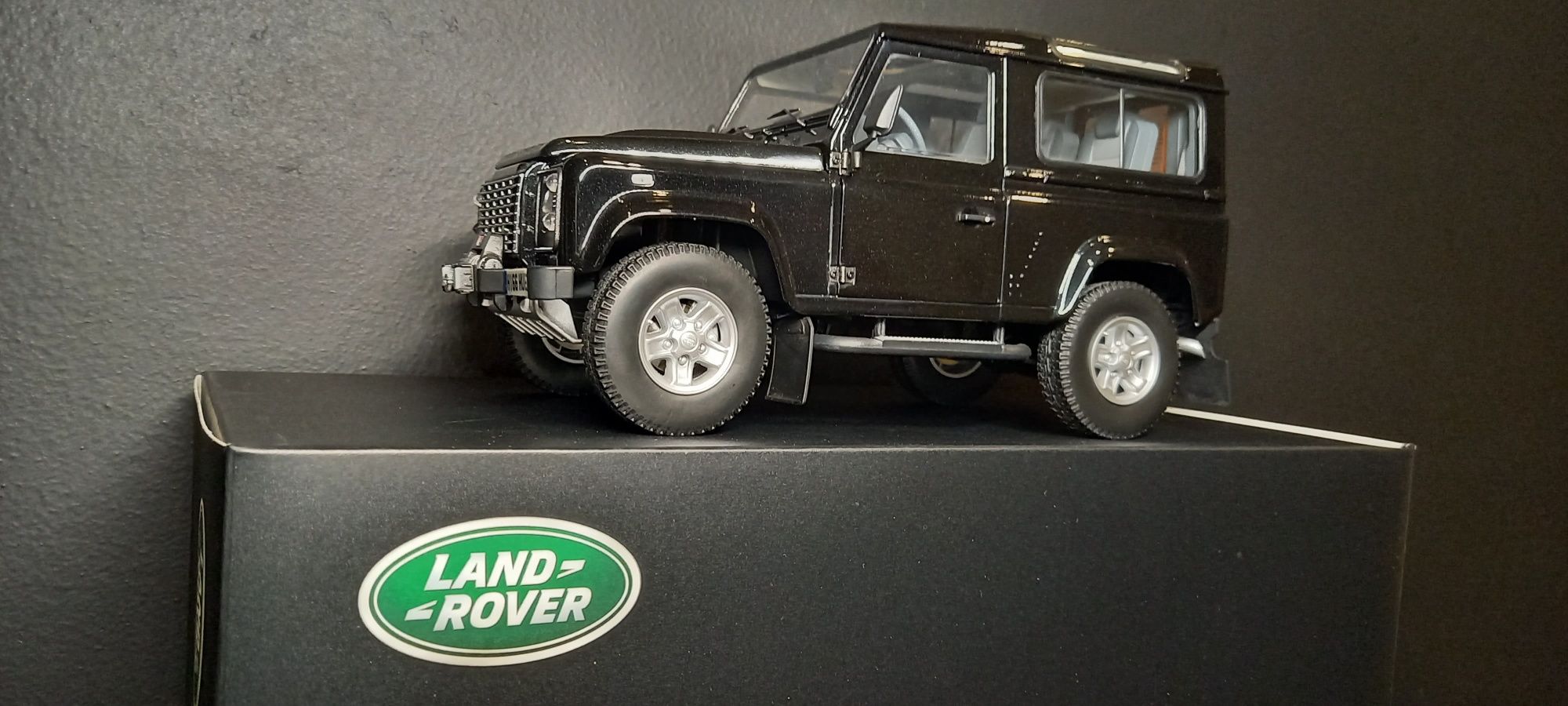 1:18 Land Rover Defender