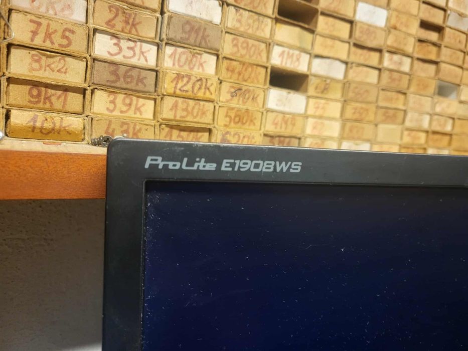 Monitor LCD iiyama 19" ProLite E1908 + kabel
