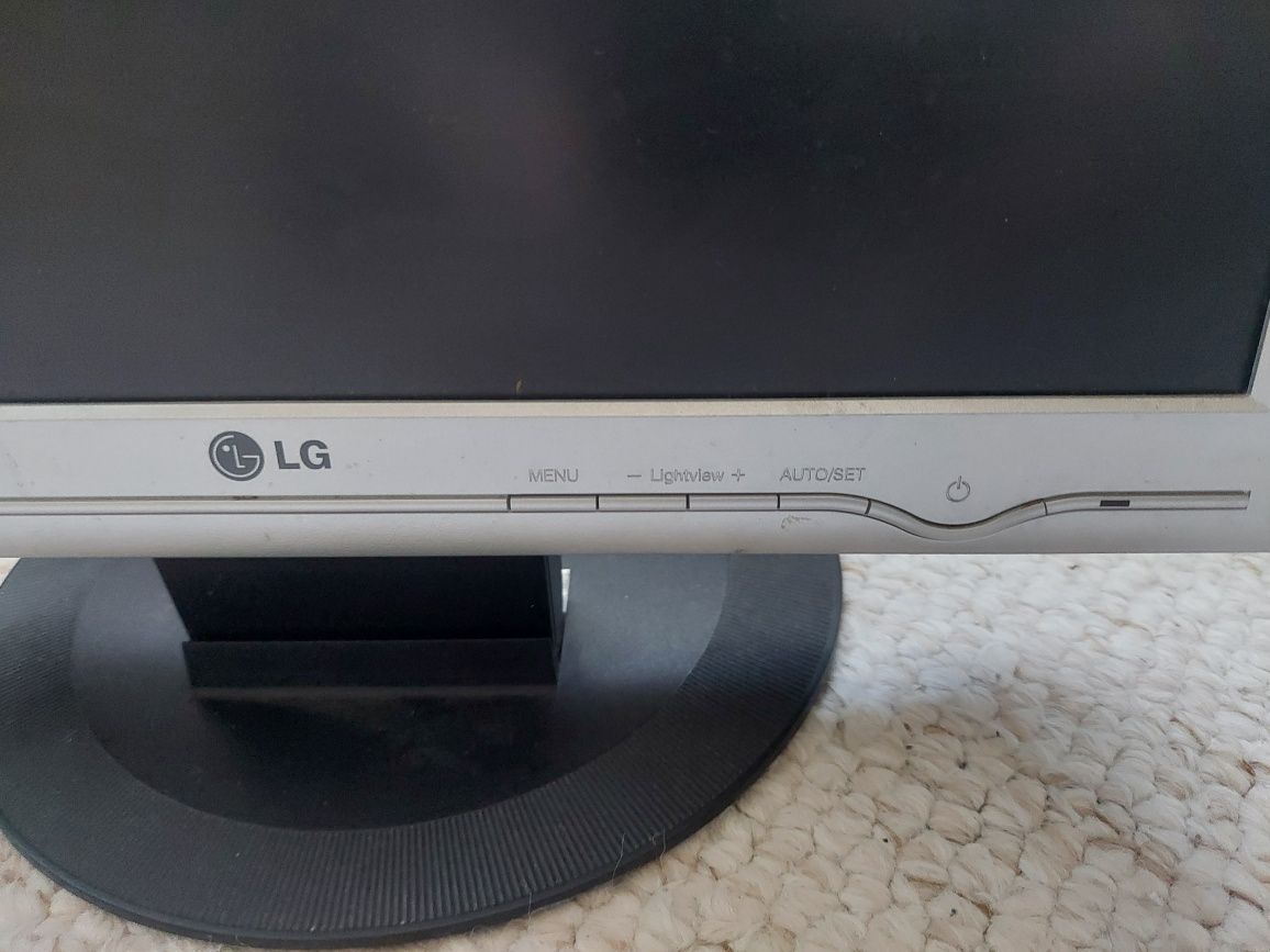 Monitor LG Flatron L1717S - SN używany, sprawny.