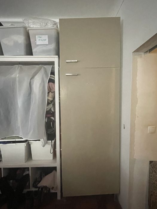 Movel alto dispenseiro ou roupa de casa
