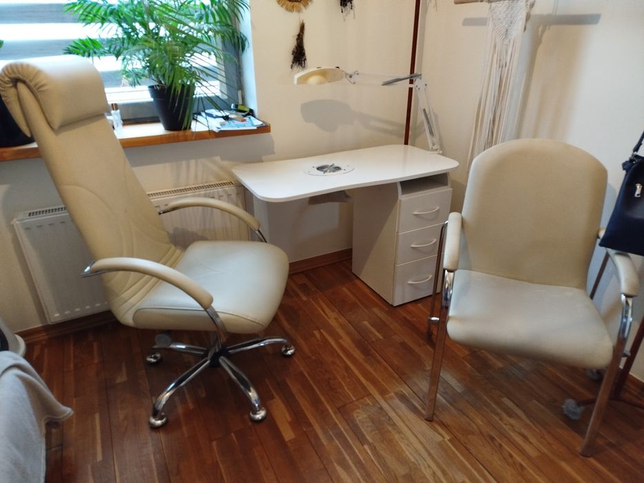 Biurko kosmetyczne do manicure plus fotele