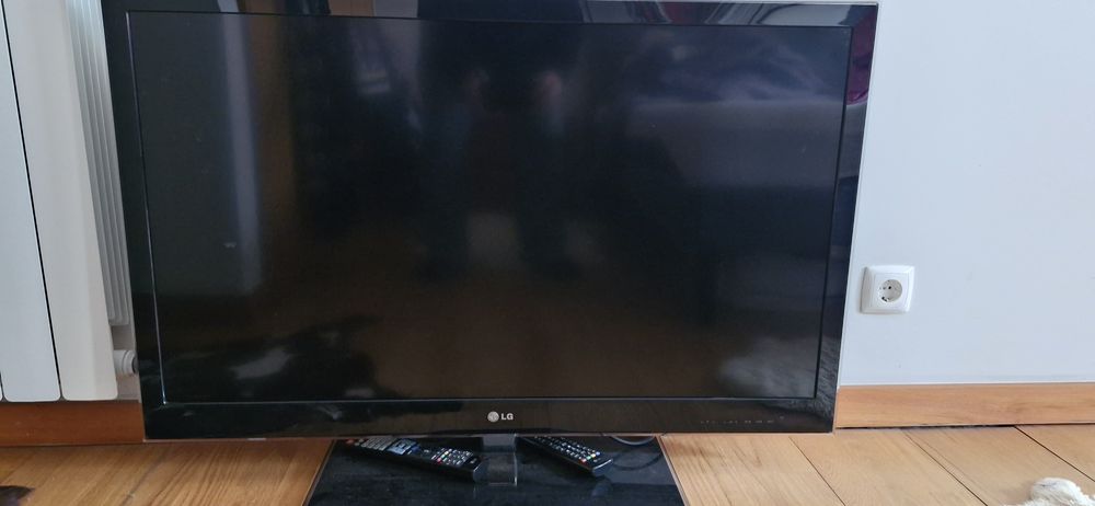 TV LG 42LW4500 3D + 5 pares óculos
