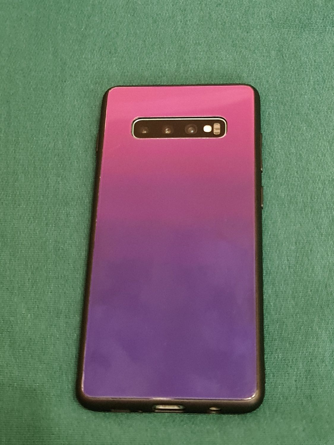 Продам Samsung s10+ в гарному стані!