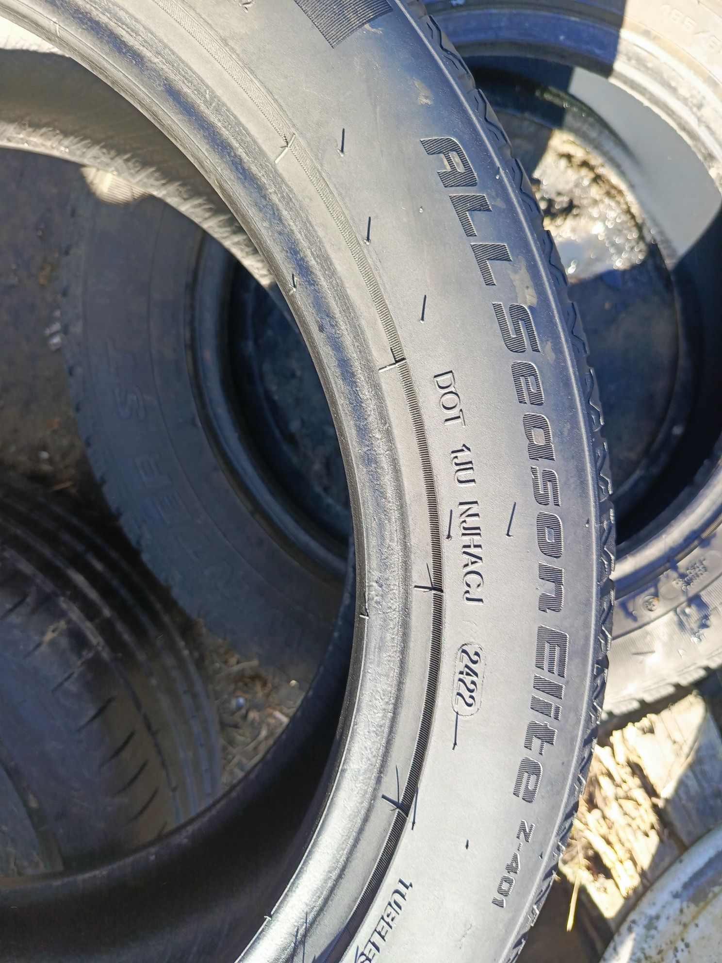 Sprzedam bardzo ładne opony 245/45 r18