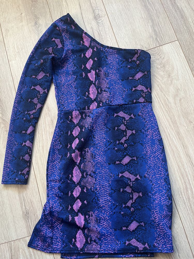 Sukienka na jedno ramie Missguided