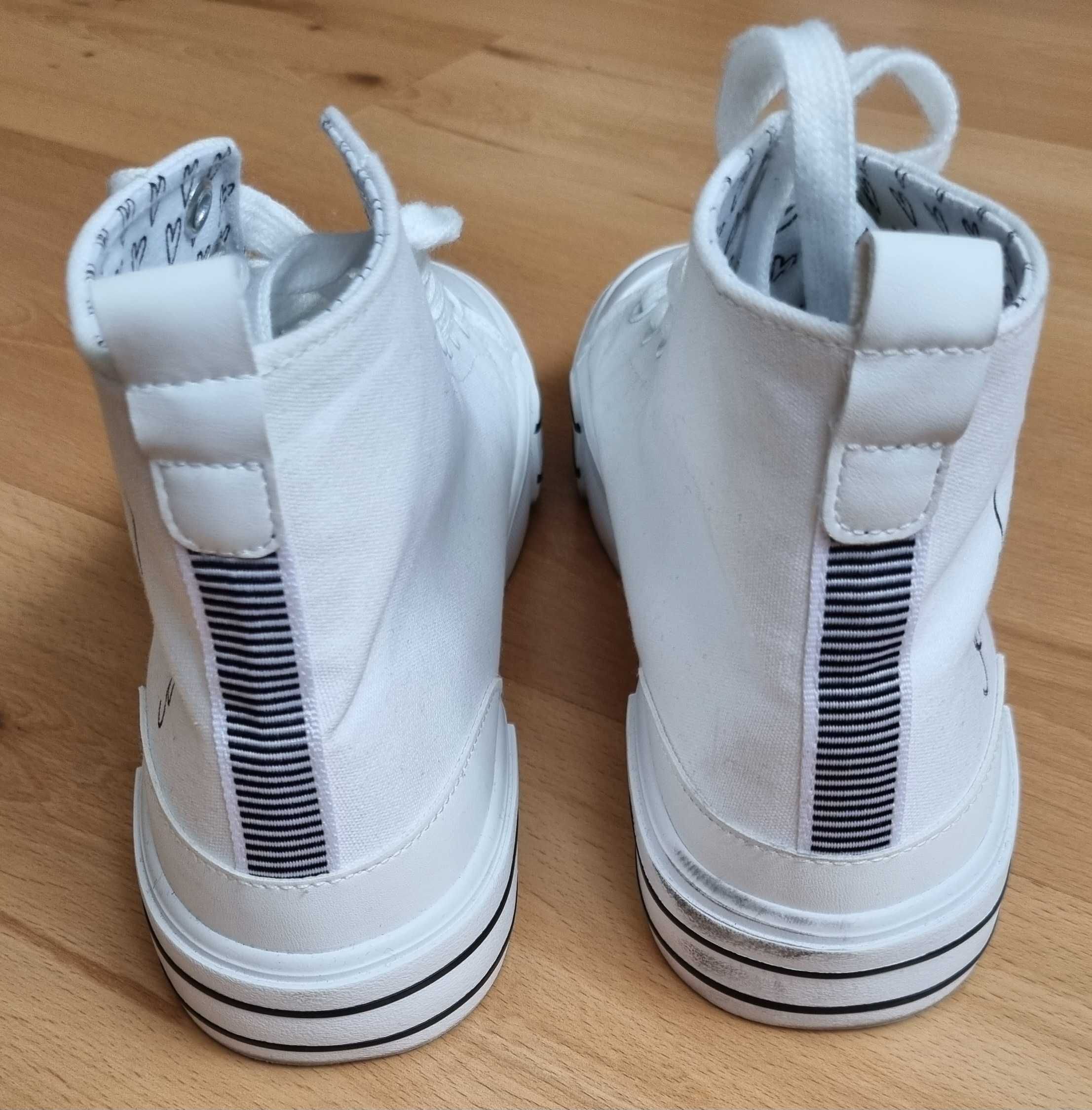 Sprzedam trampki damskie białe - rozmiar 39