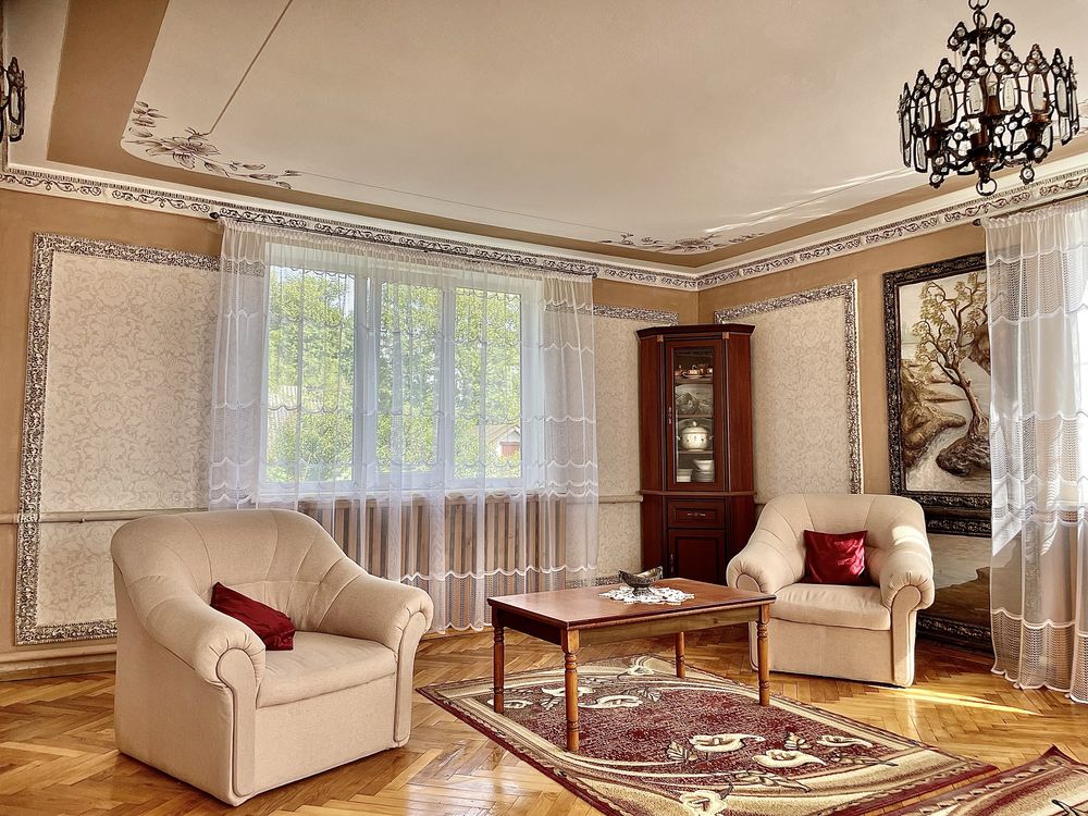Продаж будинку 245 м.кв., 18 сотих