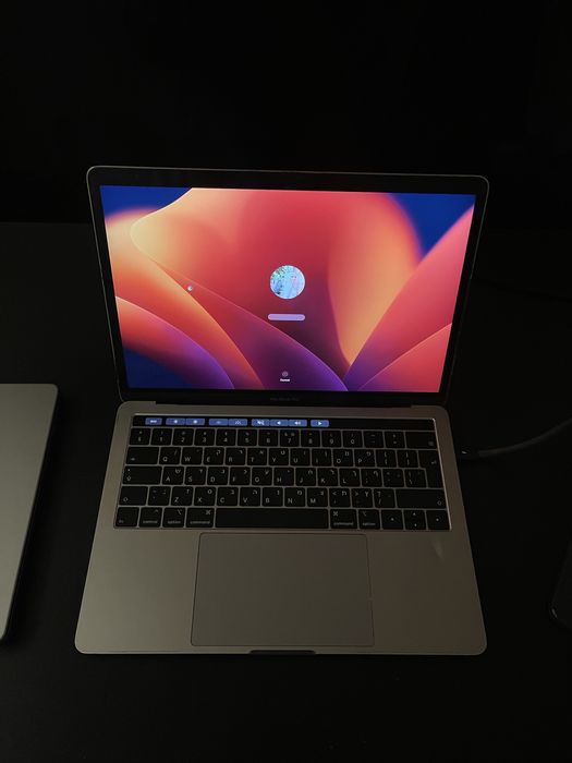 Apple MacBook Pro 13” (2018) – 2.3GHz Quad-Core i5, 8GB RAM, 256GB SSD