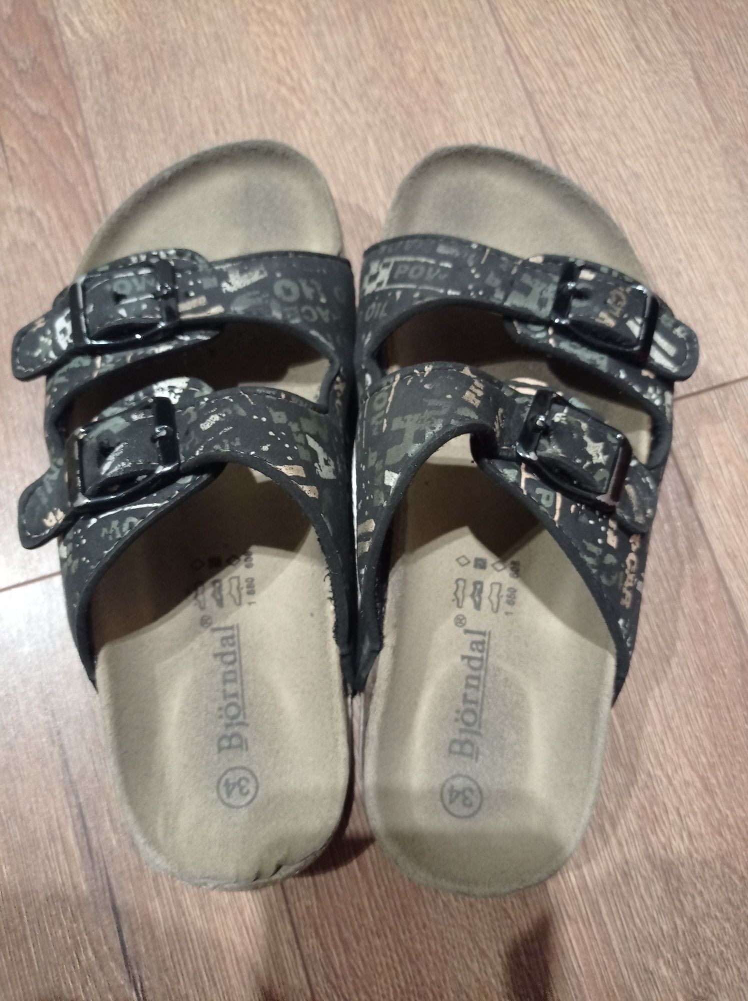 Klapki chłopięce r. 34 sandały Gratis jeansy r. 146