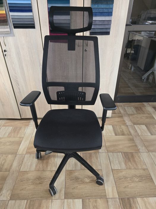 Fotel ergonomiczny biurowy z zagłówkiem
