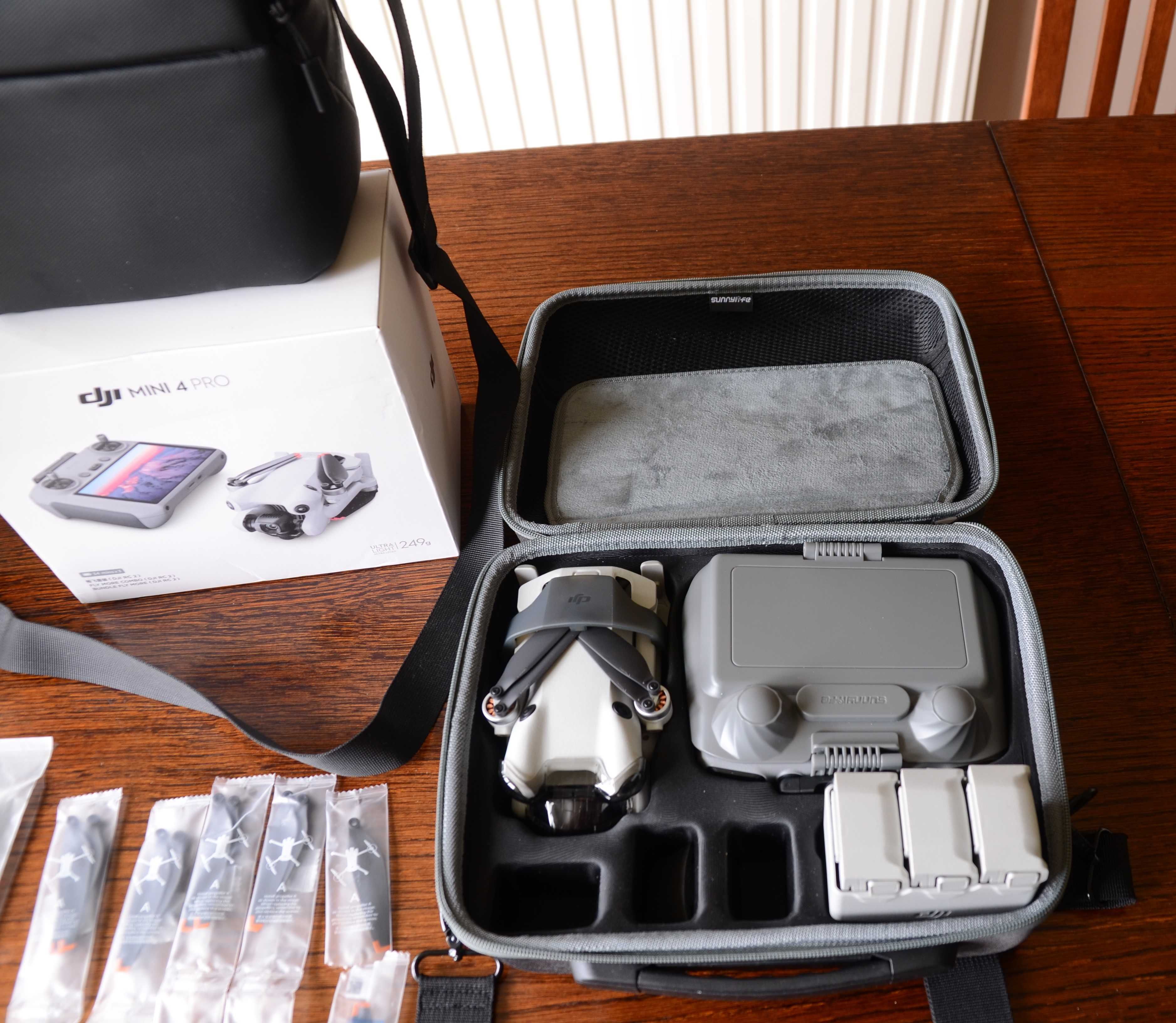 Dron MINI 4 pro combo RC2 DJI