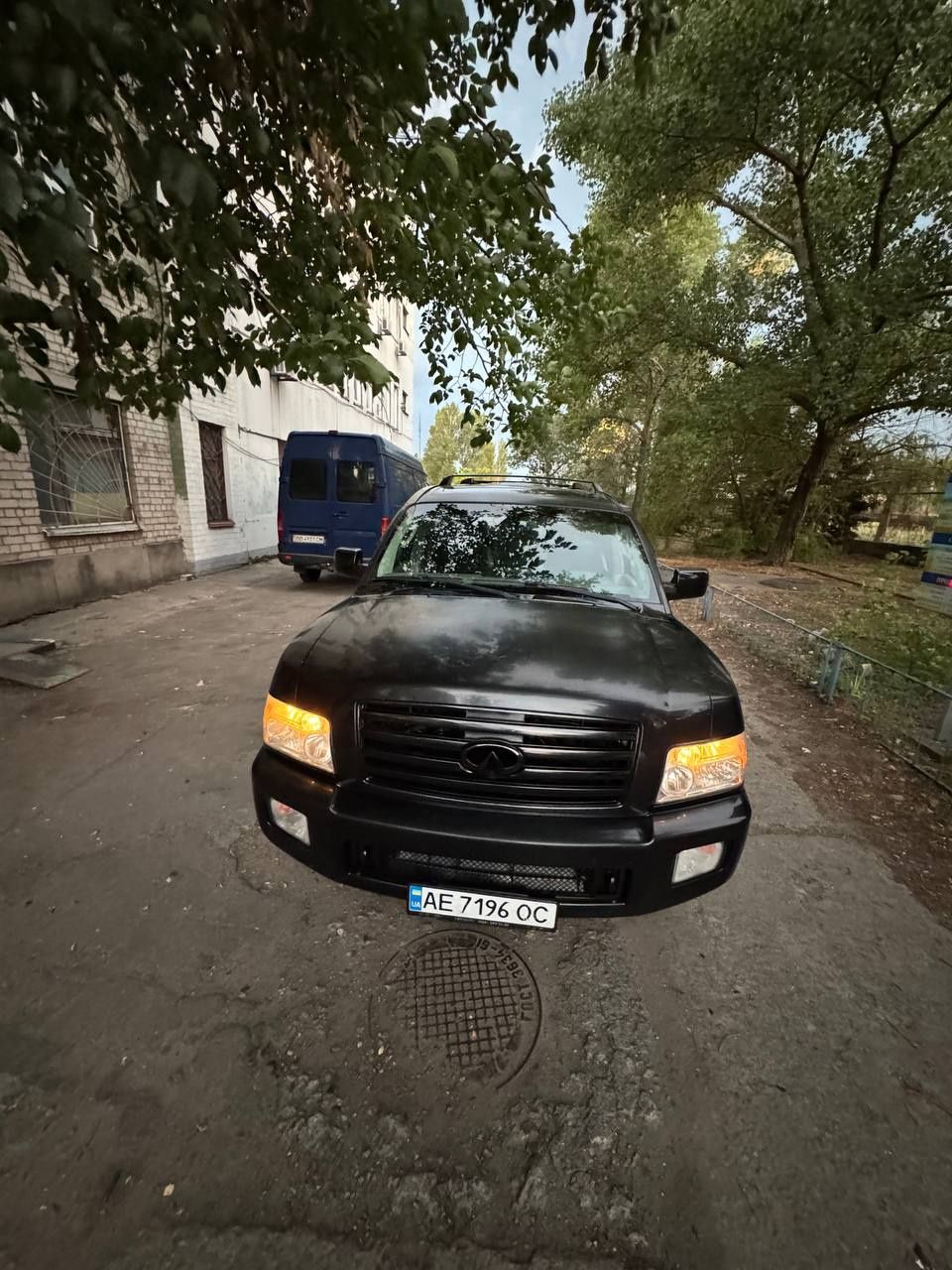 Продам машину infiniti QX56
