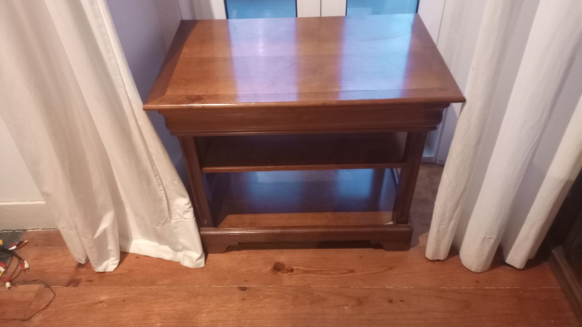 Mesa para Televisão - Cerejeira Maciça - De Qualidade