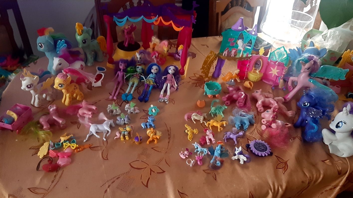 My Little Pony Equestria Girls, Celestia scena kucyki Pony
