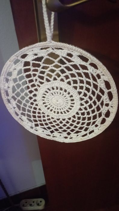 Mandalas e árvores da vida ,feitoas á mão em linha de crochê
