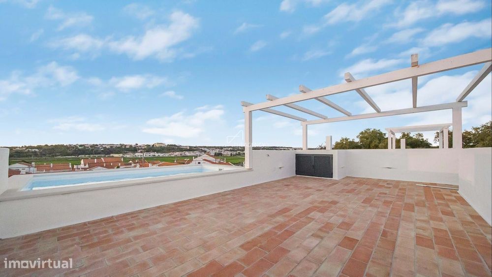 Moradia T3 a Estrear com Rooftop, Piscina e Vista Rio – Alcácer do Sal
