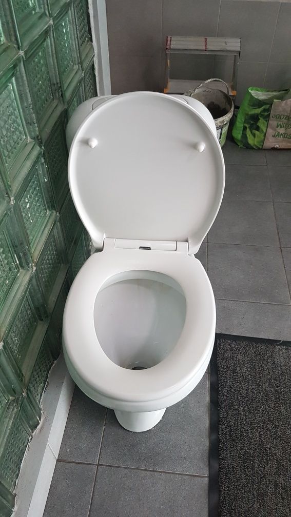 WC kompakt - pionowe wyjscie- warszawski