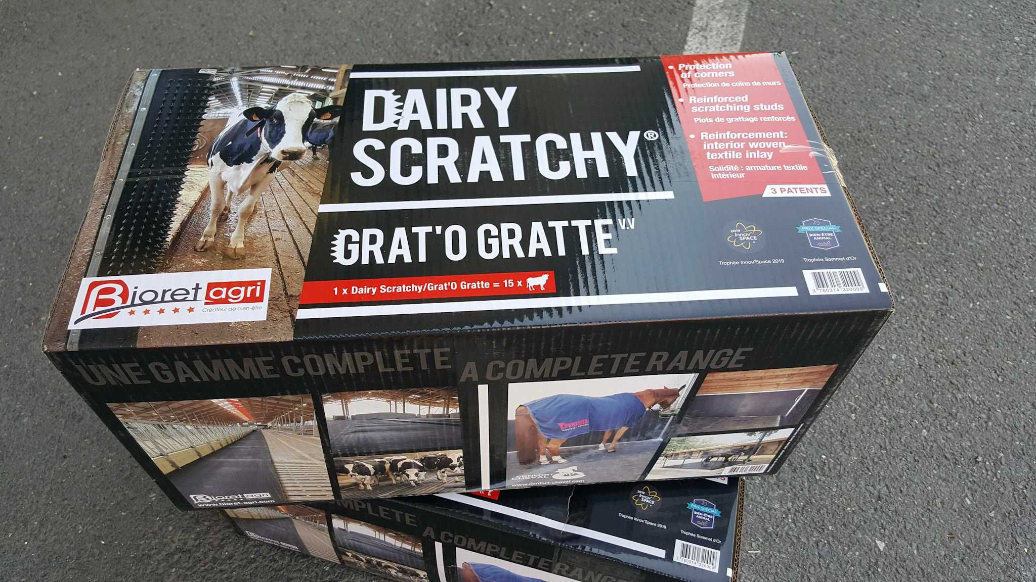 DAIRY SCRATCHY - gumowe czochradło dla krów