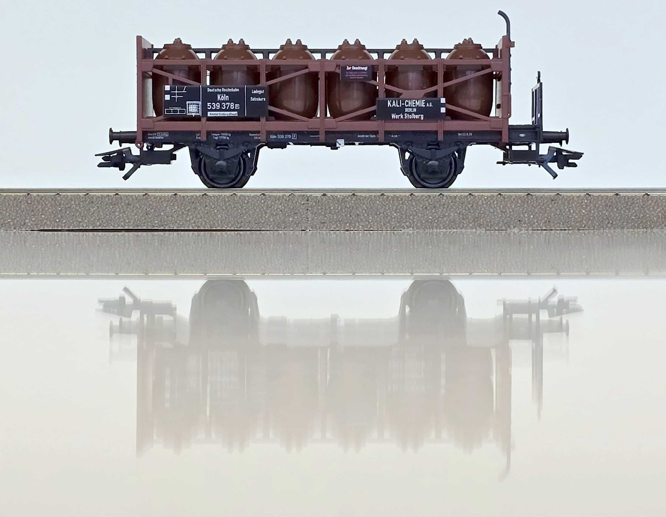 Trix 21194 - zestaw elektryczny wagon silnikowy + 2 wagony DCC+dźwięk