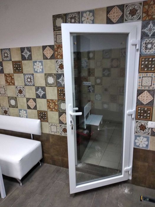 Двері вхідні металопластикові. Недорого.