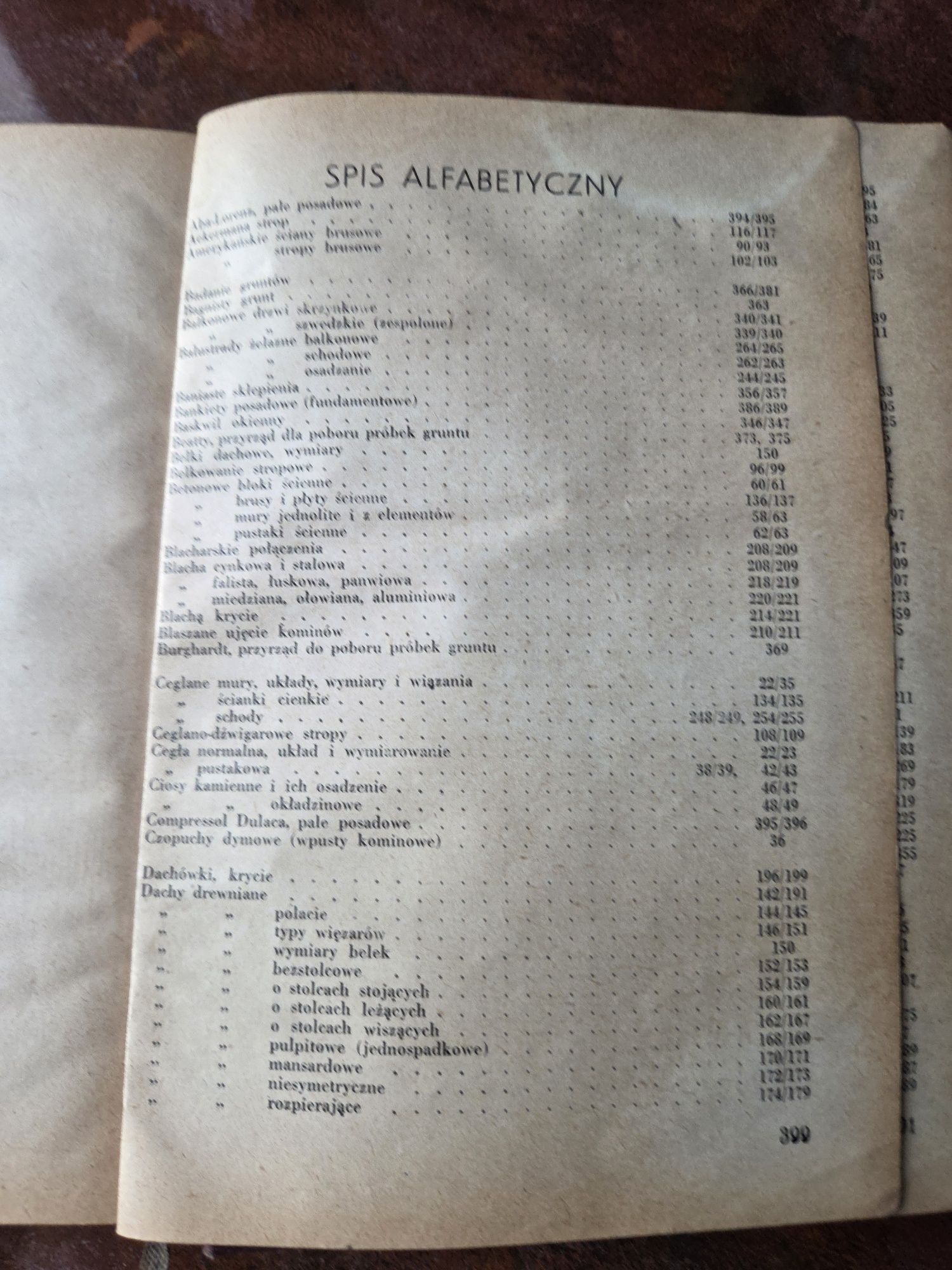 Książka z 1949 r  Ustroje budowlane
