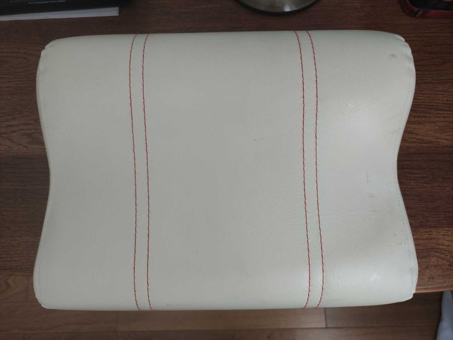 Zagłówek z pokrowcem  ze sztucznej skóry