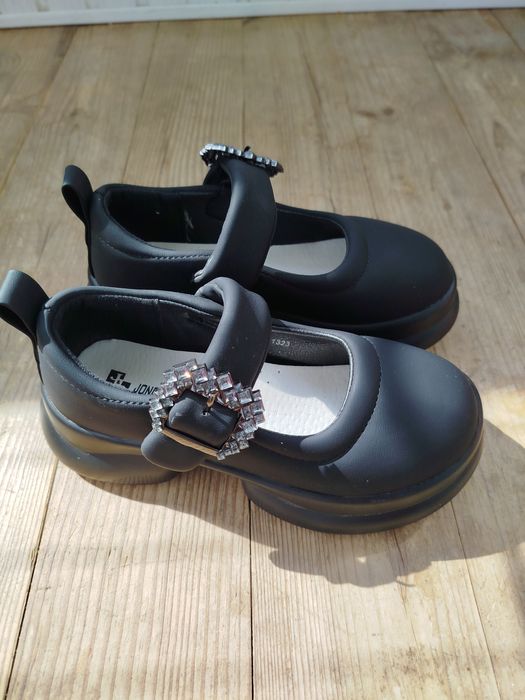 Туфлі, чоботи, черевики