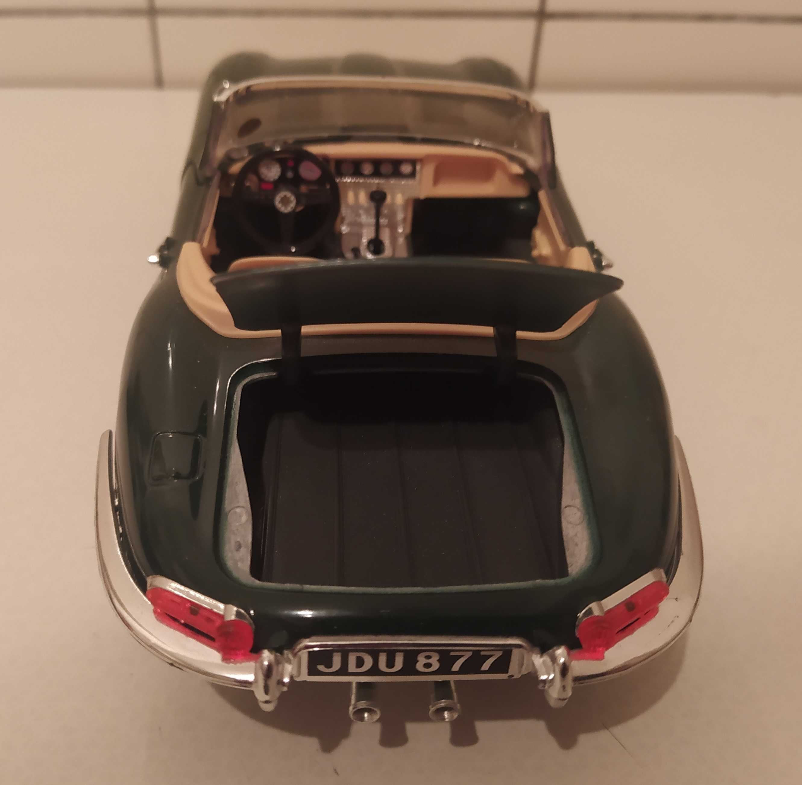 Jaguar E-Type Cabriolet 1961 Bburago 1:18