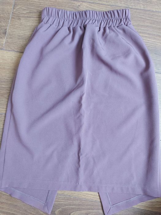 Дуже елегантна жіноча спідниця