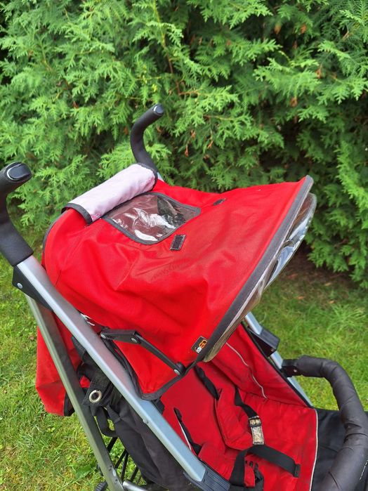 Wózek spacerowy, lekki i zajmujacu malo miejsca po zlozeniu