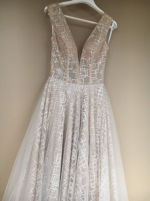 Випускна або весільна сукня від Cristal